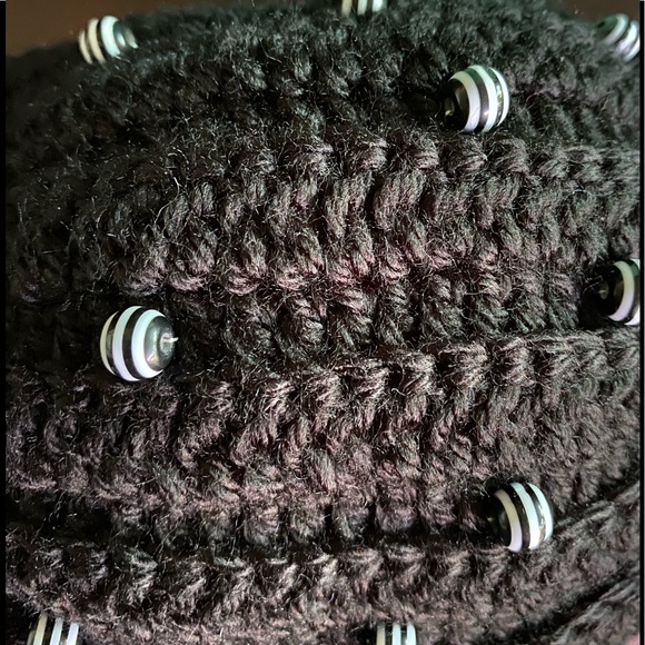 Decorative Hand-knitted Face Mask - Picture 8 of 10